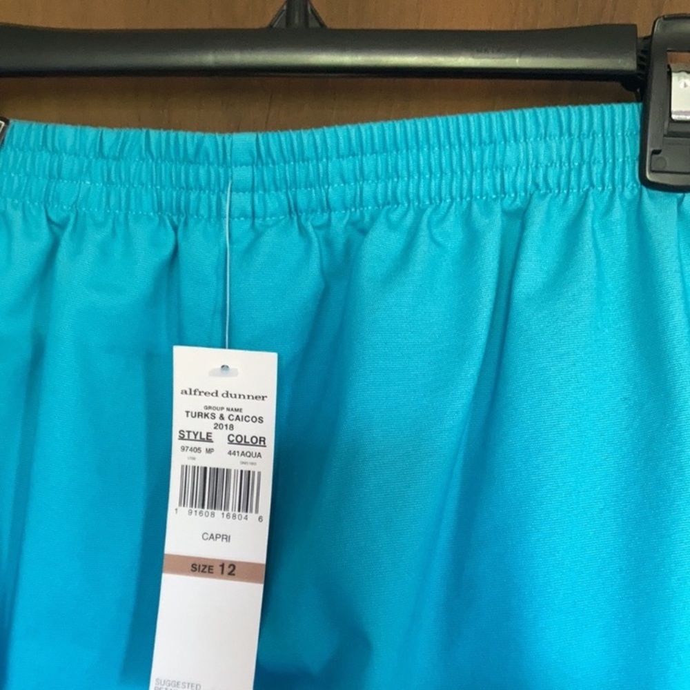 Alfred Dunner Aqua comfort waist pull on Capri detail at hemline 12 - Picture 12 of 17